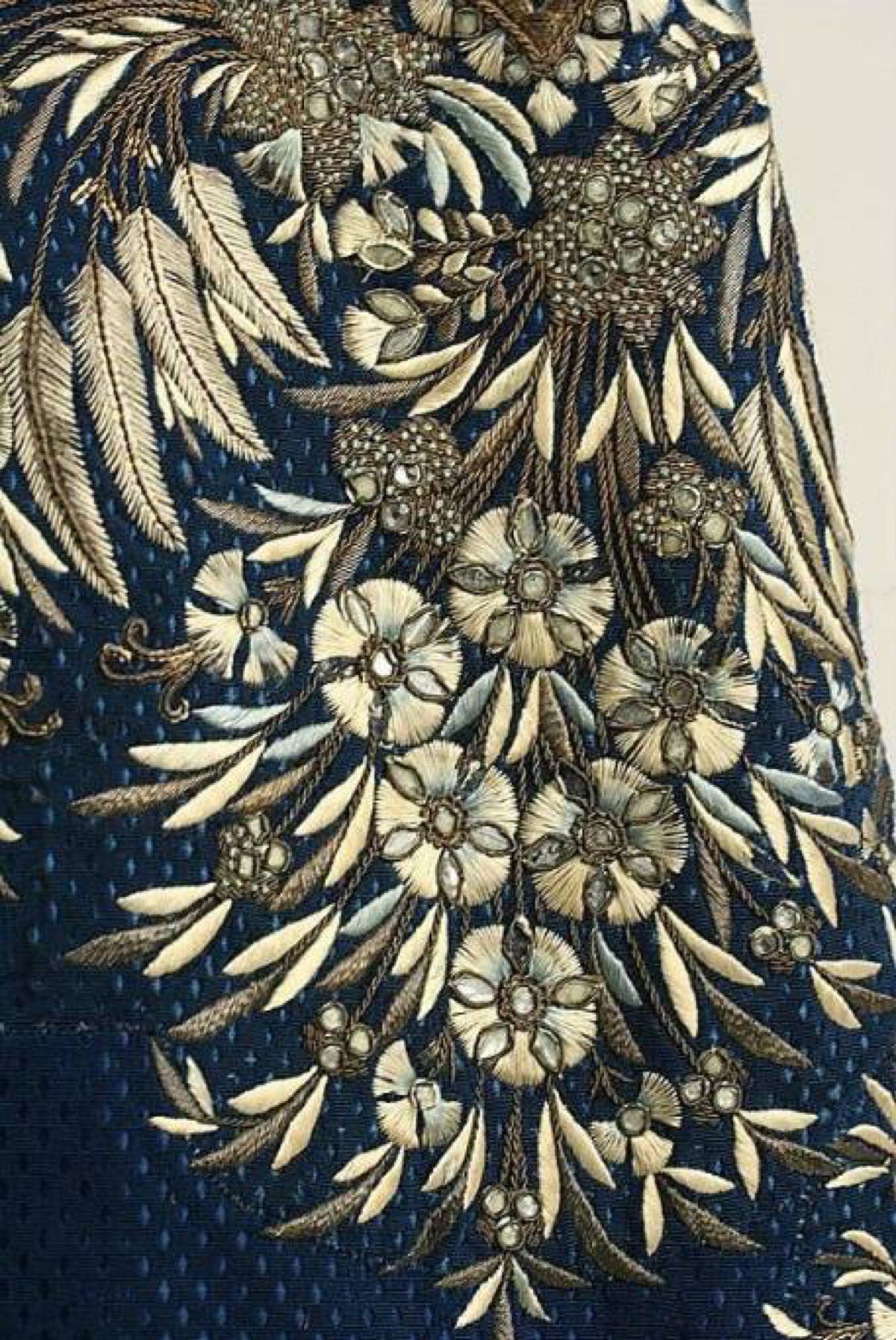 绘画参考# 欧洲服饰刺绣花纹细节素材