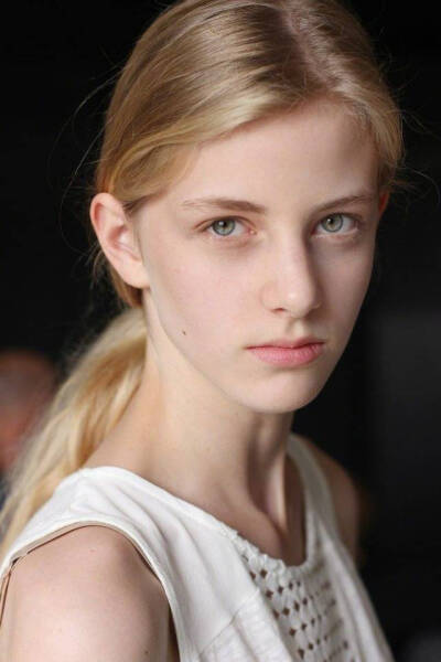 deborah deva reeb,出生于1999年,法国模特,身高181cm