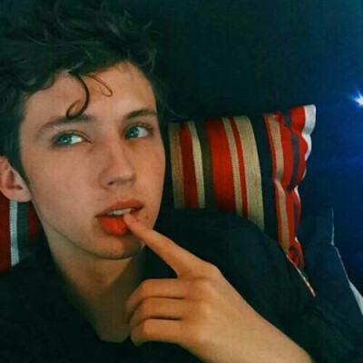 troye sivan[戳爷][头像][壁纸][动图]