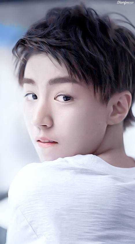 我还记得初次见你,你像一束古老温暖的光,…-堆