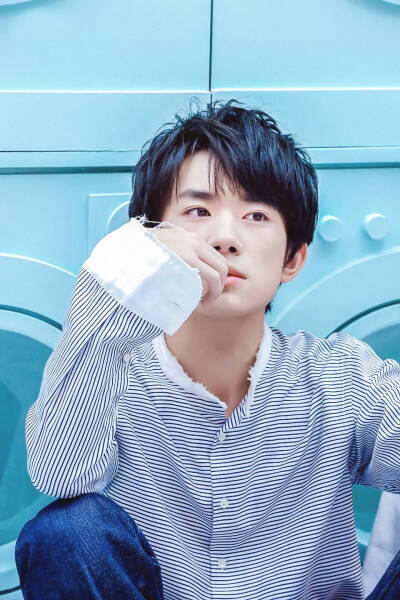 易烊千玺#tfboys 时尚先生杂志拍摄 高清 帅气