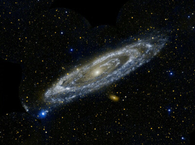 仙女星系m31,距离我们大约250万光年,是我们银河系最大的星系邻居.