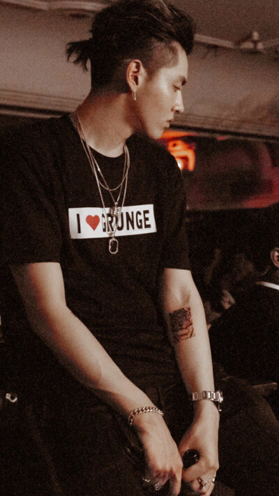 吴亦凡 kris 壁纸 明星 综艺 男神帅哥 美男写真 可爱头像 时尚潮男