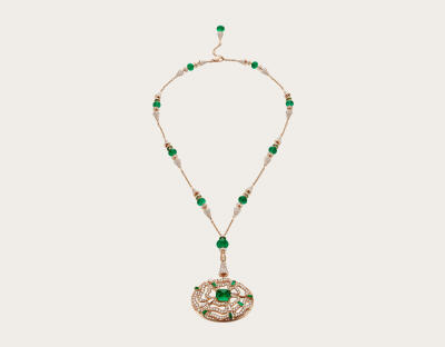 giardini italiani系列项链呈玫瑰花造型,中央镶嵌一枚绚丽的祖母绿