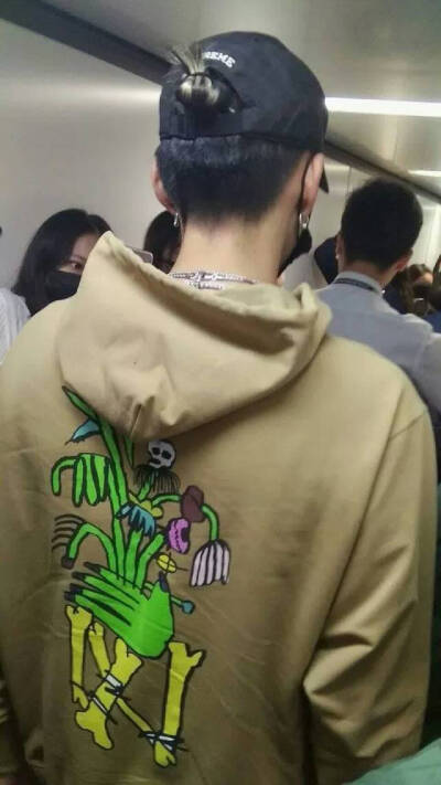 吴亦凡 kris 壁纸 明星 综艺 男神帅哥 美男写真 可爱头像 时尚潮男