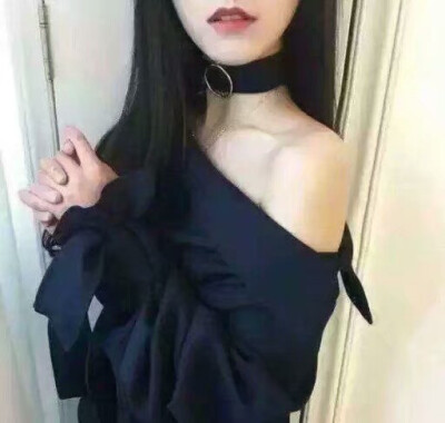 部位女头像 但凭傲气.