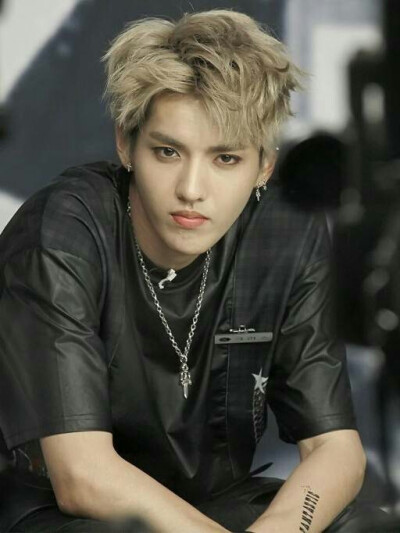 吴亦凡 kris 壁纸 明星 综艺 男神帅哥 美男写真 可爱头像 时尚潮男