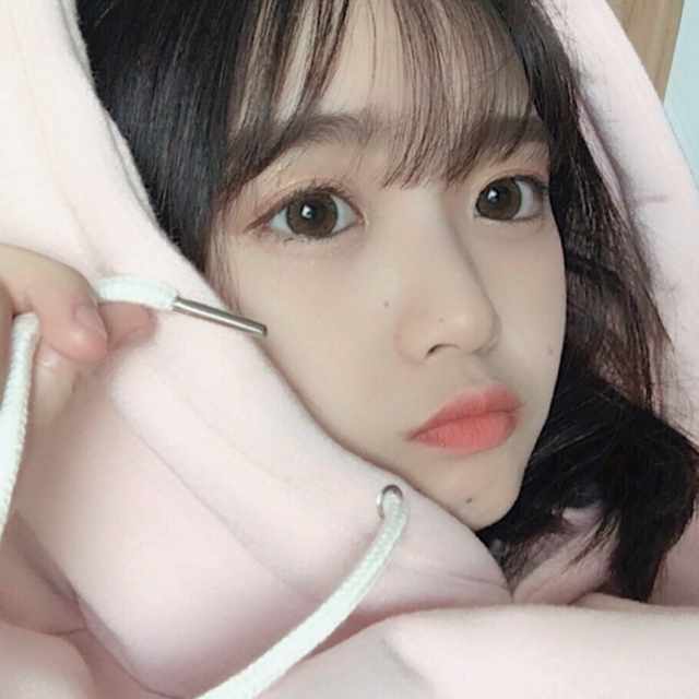 短发女生头像