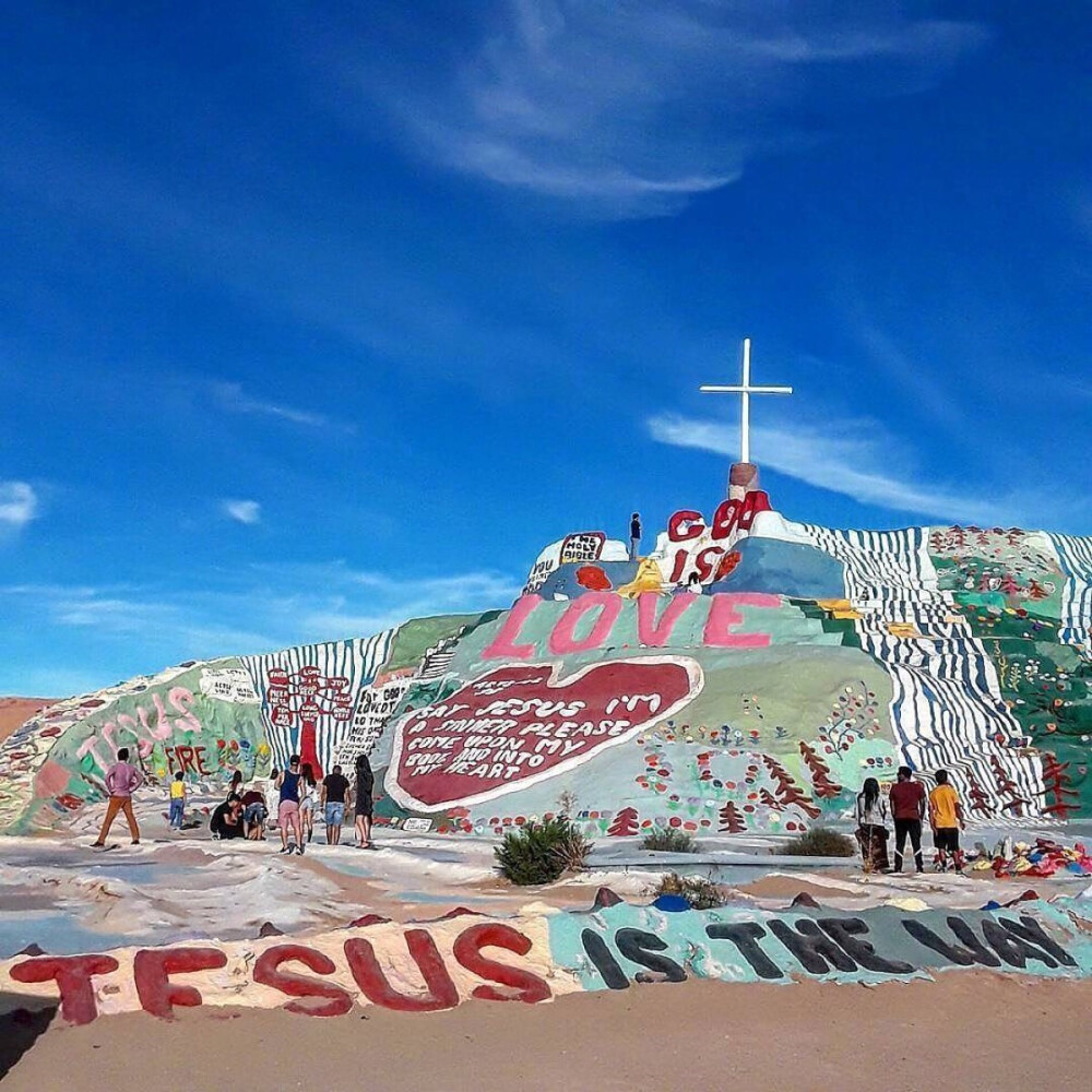 美国加州救赎山—salvation mountain,沙漠中的奇幻色彩,也许是