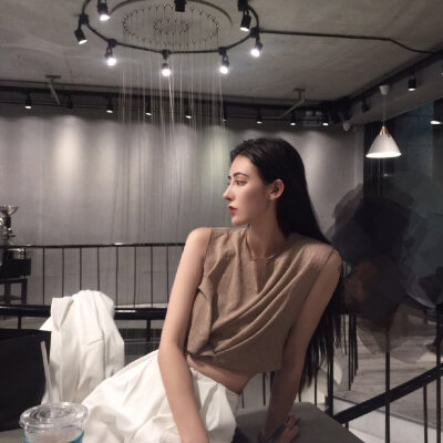 世中仙儿の女生头像〔气质〕〔高冷〕〔原宿风〕