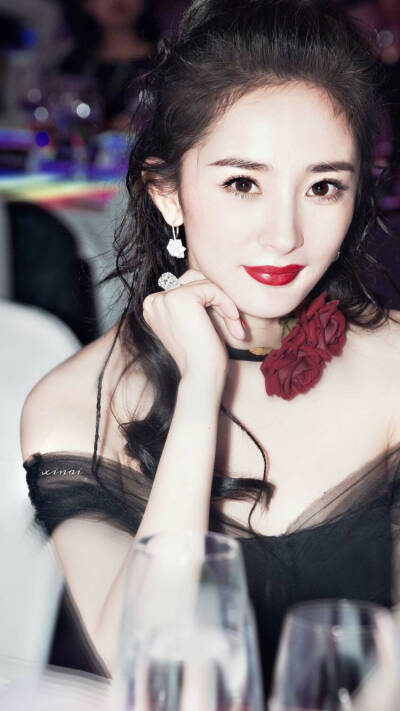 杨幂 获得时尚cosmo 美丽盛典"年度最美人物"*(`)*