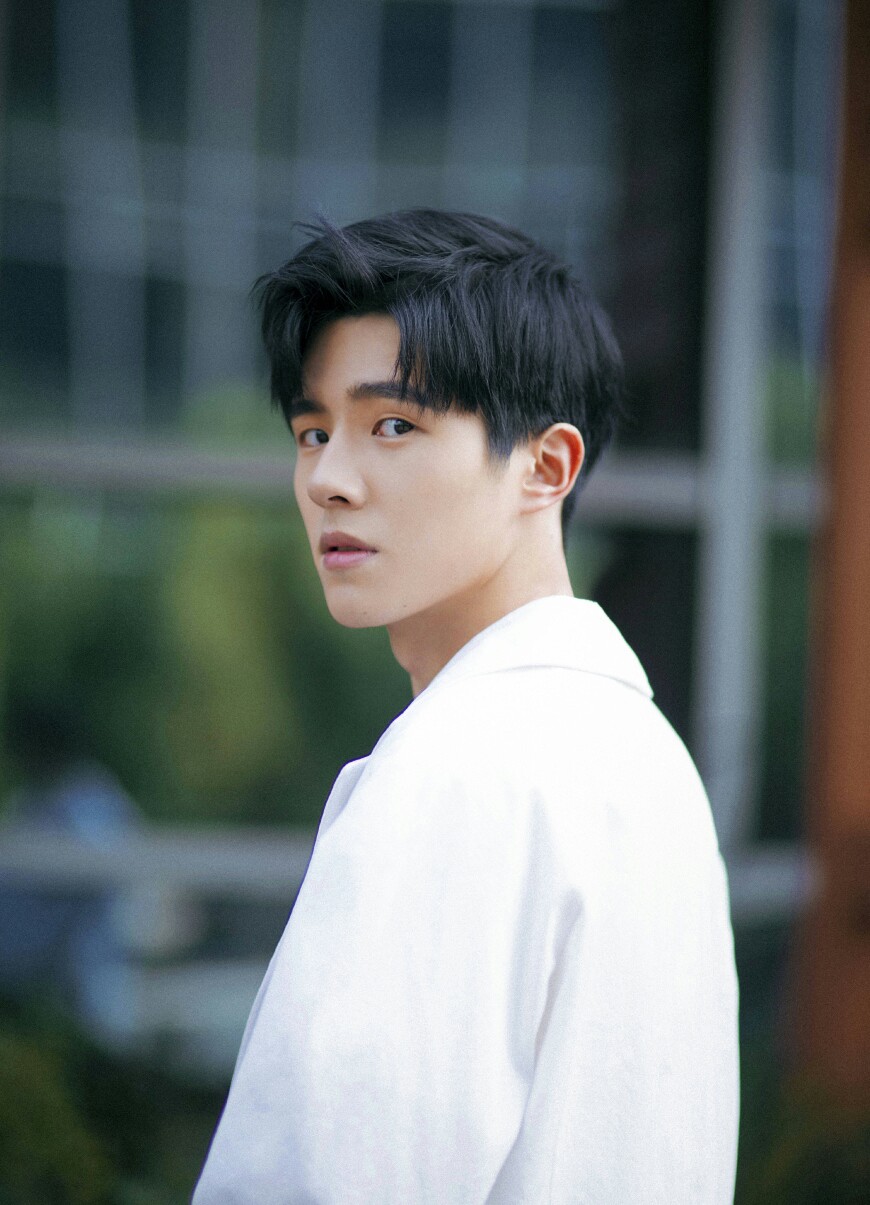 刘昊然 