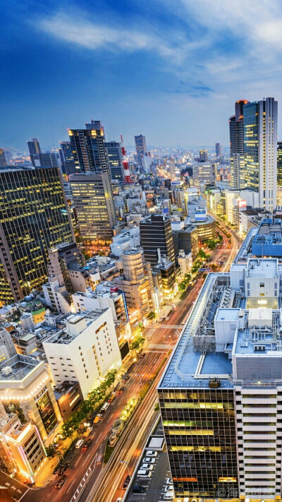 大阪最繁华的商业区梅田地区就是大热日剧《半泽直树》的取景地之一.