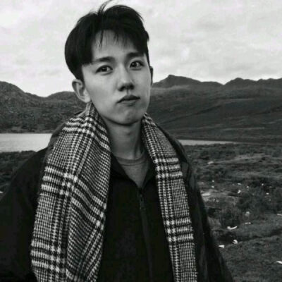 热男头##帅哥##挡啥呀##韩范##全身##脸不见了##背影##侧影##萌宠