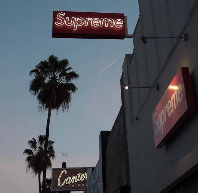 背景图 supreme