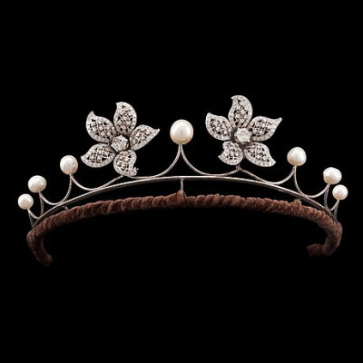 点赞  评论  符腾堡王室的珠宝首饰 0 12 猫樱桃  发布到  皇冠