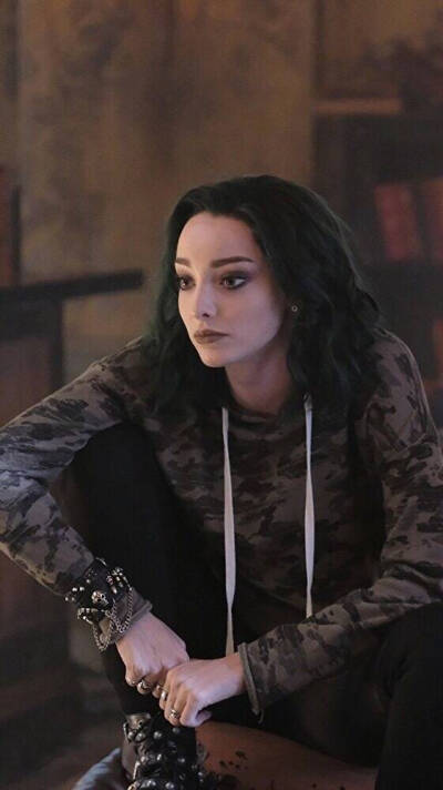 emma dumont(艾玛·杜蒙特 饰演lorna dane(洛娜·丹恩 代号