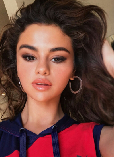 selena gomez 傻脸娜