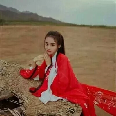 女头古风红衣