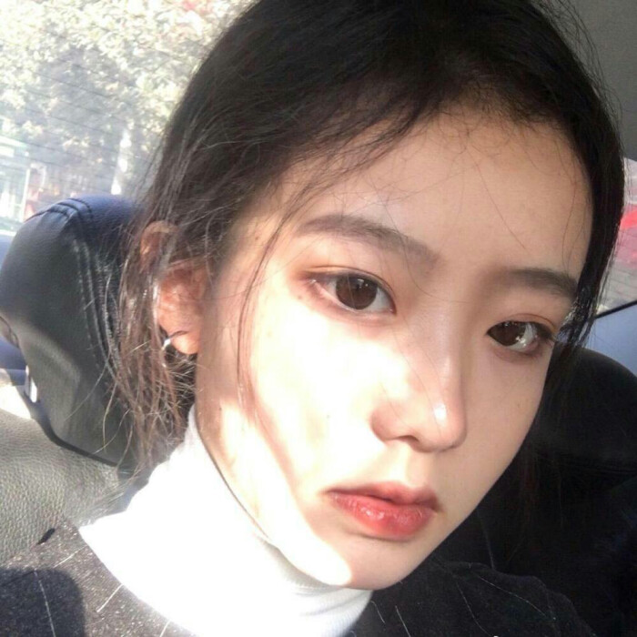 我可以跟在你身后 像影子追着光梦游