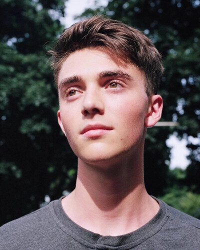 greyson灰森 这个世界上最好看的男人