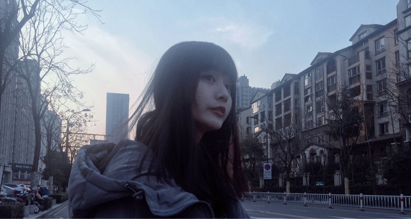 横图 女头