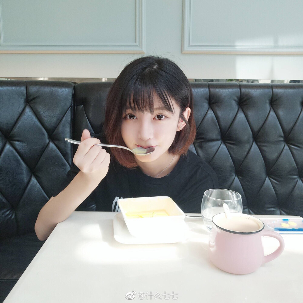 七七