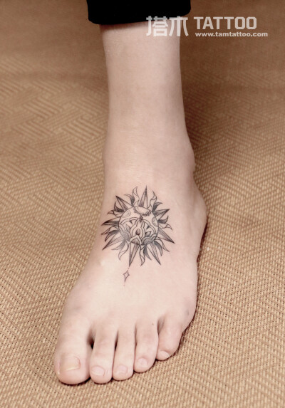 脚面太阳月亮纹身图案