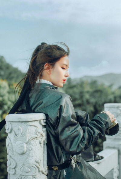 真人女生头像侧脸