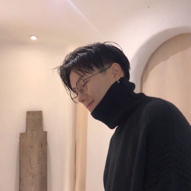 热男头##帅哥##挡啥呀##韩范##全身##脸不见了##背影##侧影##萌宠