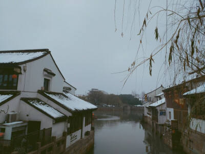 苏州山塘街的雪