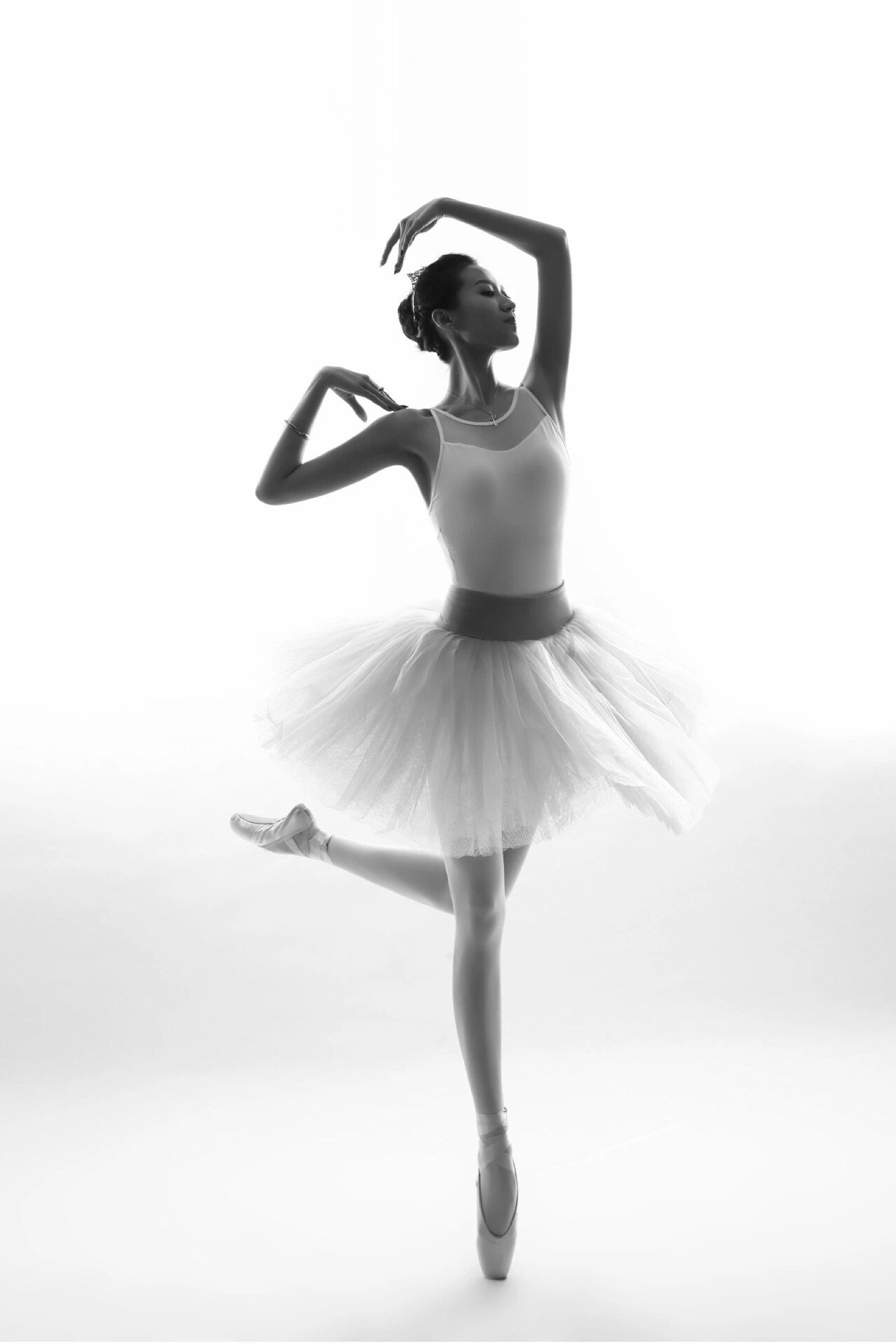 女生练习芭蕾舞美女壁纸图片-壁纸高清