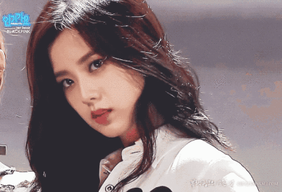 jisoo gif