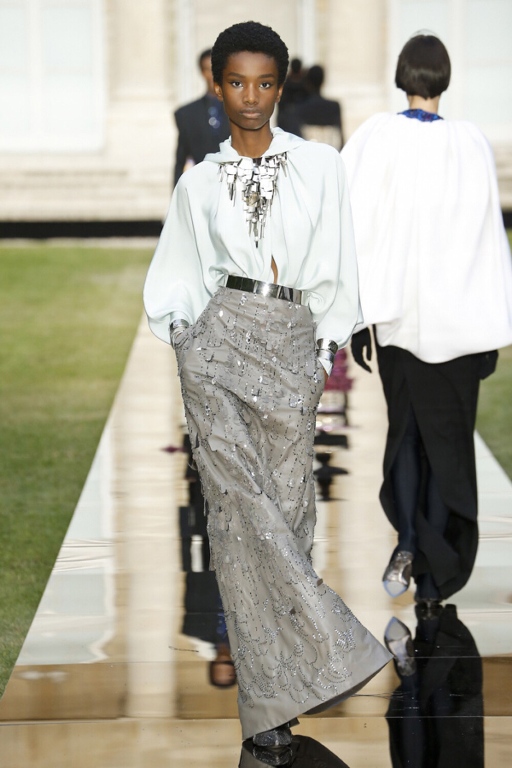 法国奢侈品牌 Givenchy（纪梵希）于巴黎高定时装周发布2018秋冬高级定制系列