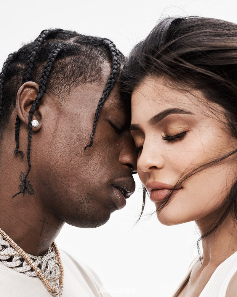 金小妹kyliejenner与嘻哈歌手男友travisscott登上杂志封面