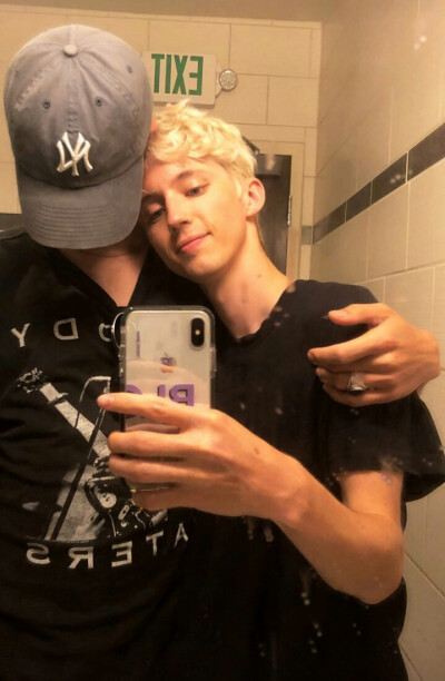 troye sivan 和 jacob