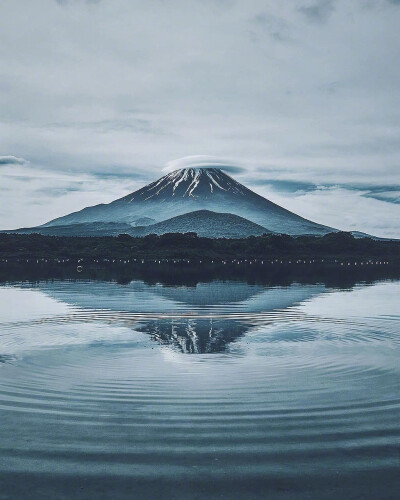 油画富士山下