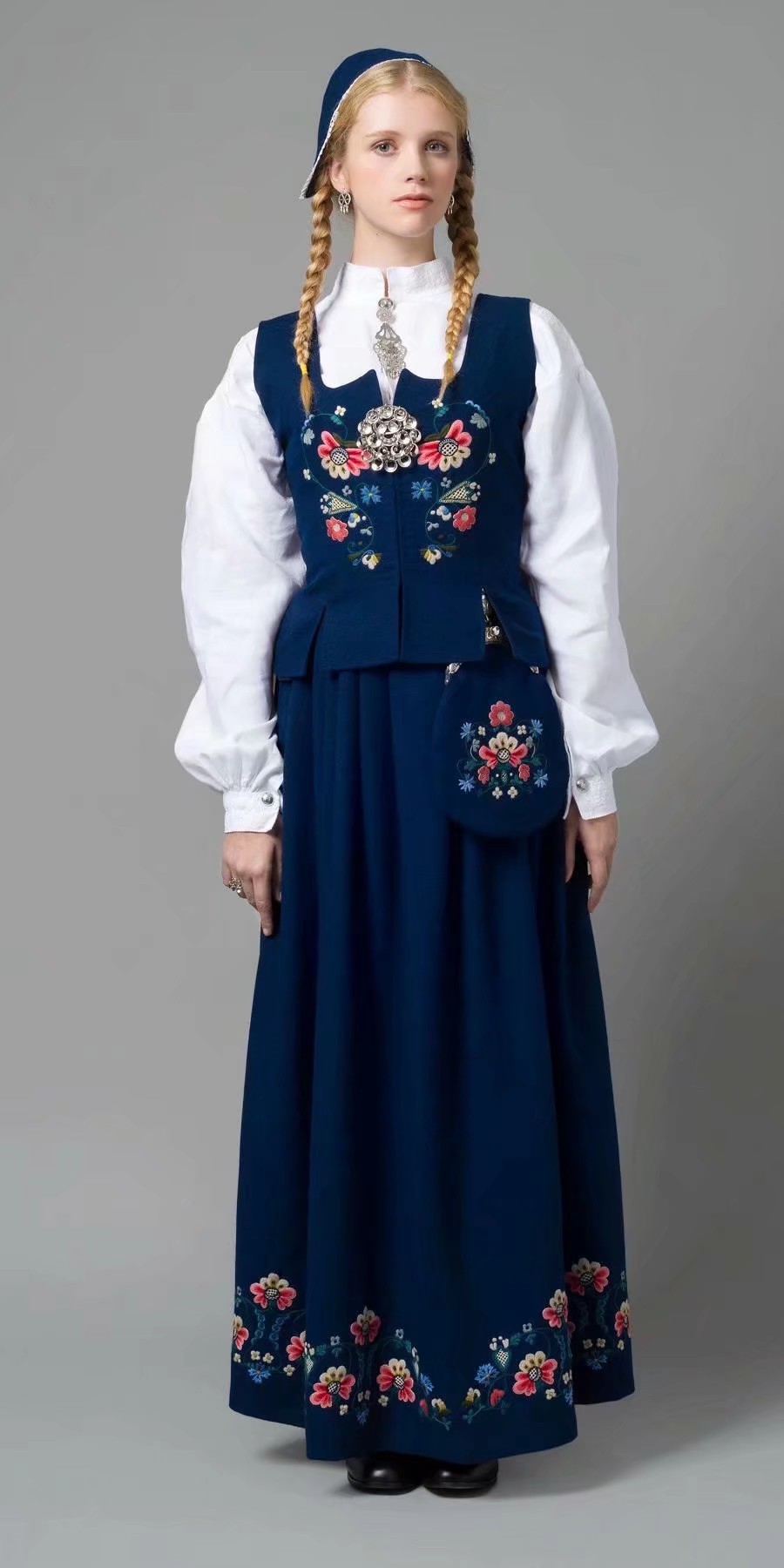 服装设计北欧挪威传统服饰.