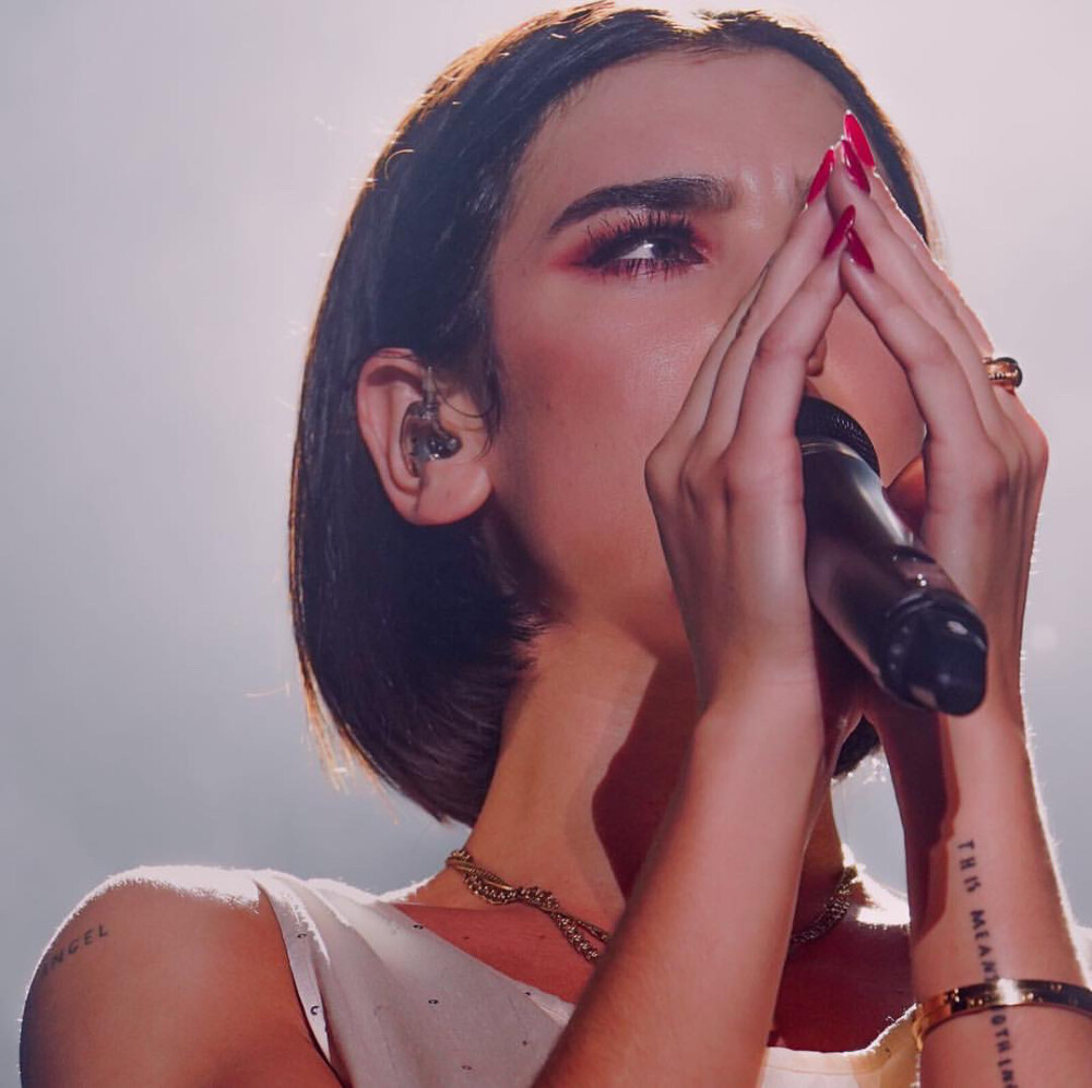 dua lipa.