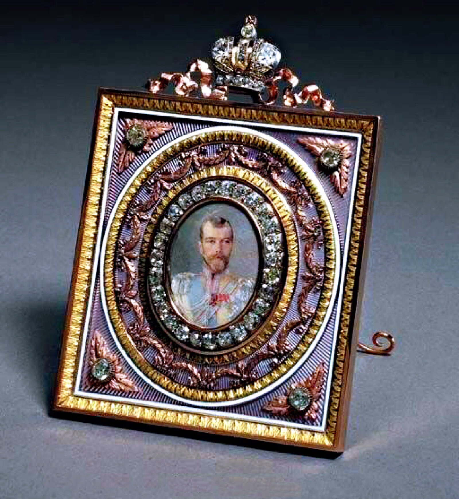 俄罗斯女皇帝/卡地亚/小洛克菲勒的祖母绿—古董珠宝里的源远流长_凯瑟琳
