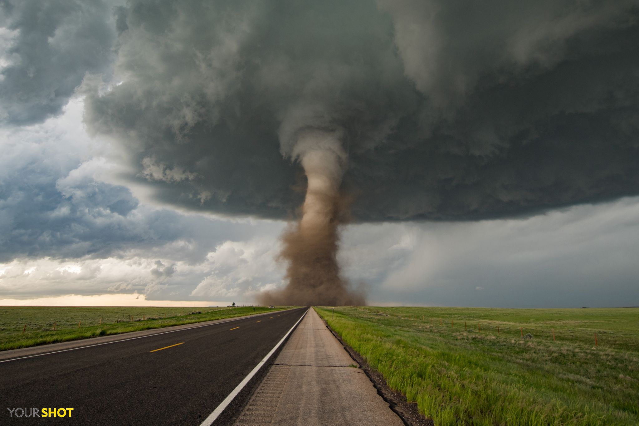 锥体龙卷风转动在北美大平原的开放风景 库存照片. 图片 包括有 危害, 空转, 室外, 打旋, 本质, 雷暴 - 150539636