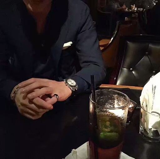 烟酒生活#杂食#男头#西装#潮头#半身#斯文败类#衣冠禽兽