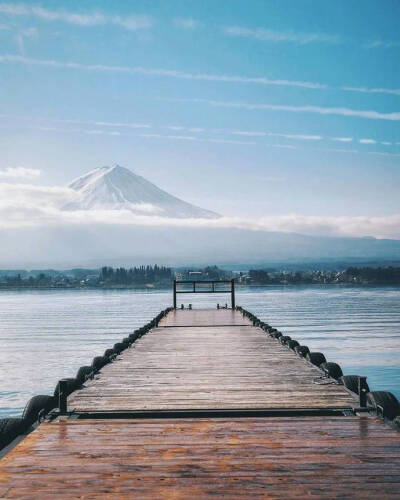 油画富士山下