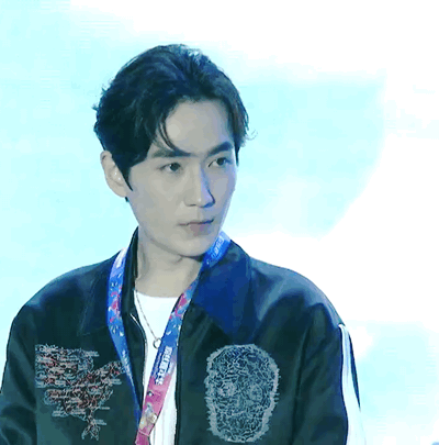 温柔的笑男生