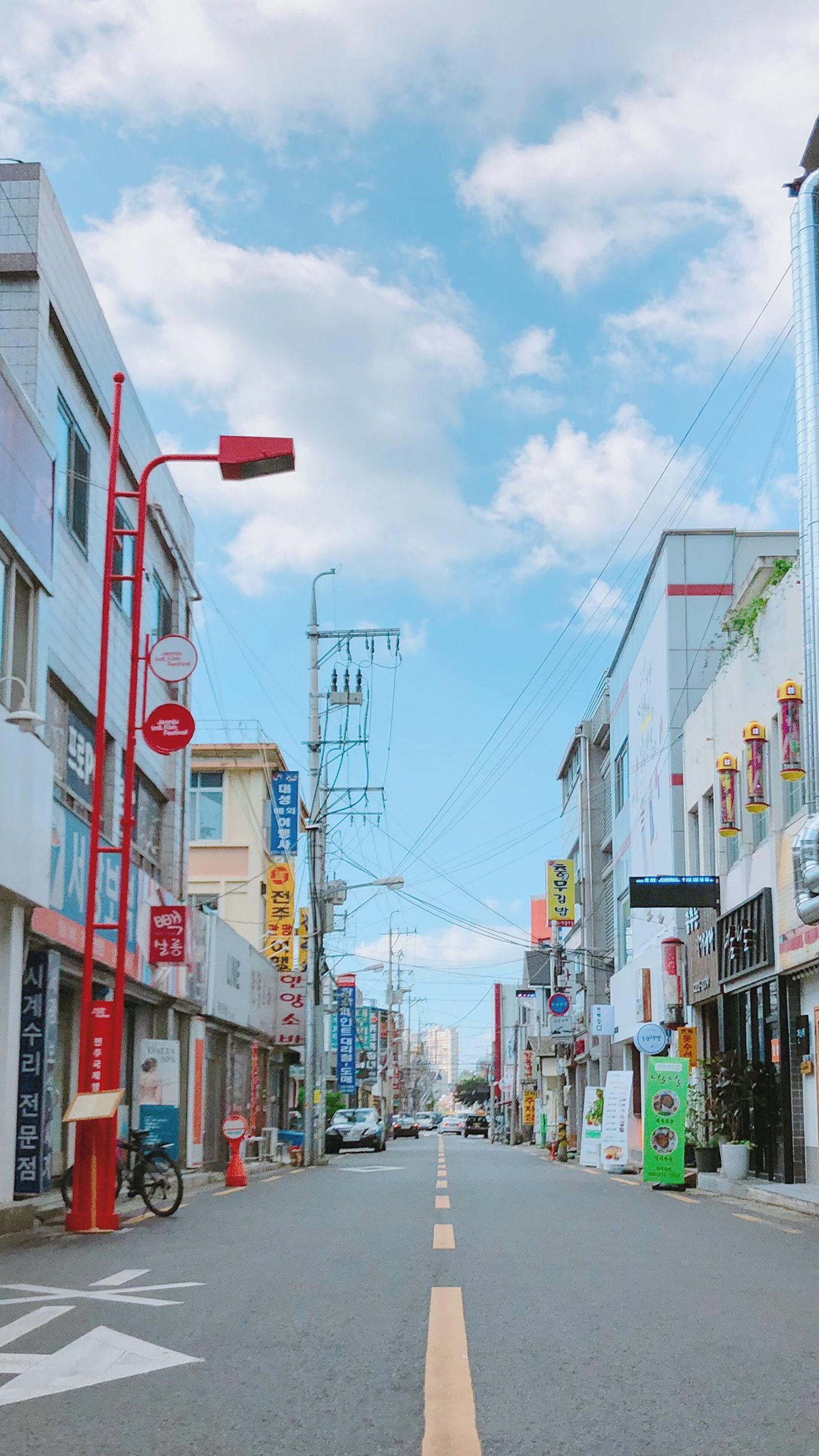 壁纸明亮色调的韩国街景