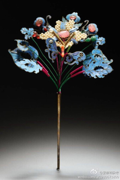 收集 点赞 评论#古董珠宝 0 2 猫樱桃 发布到 故宫簪 图片
