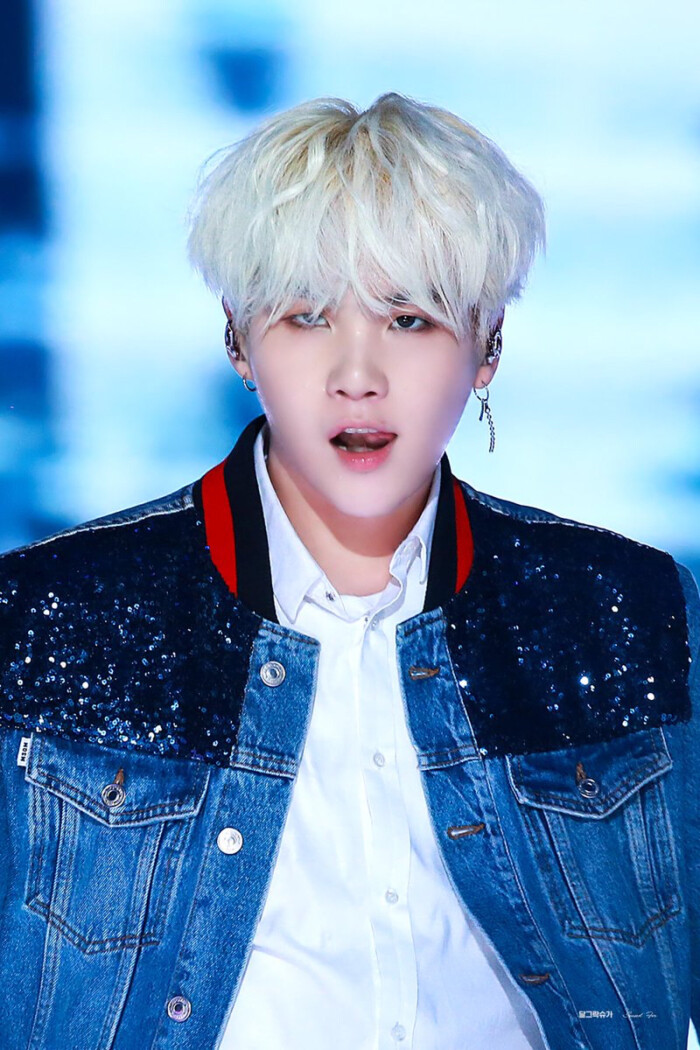 闵玧其)suga