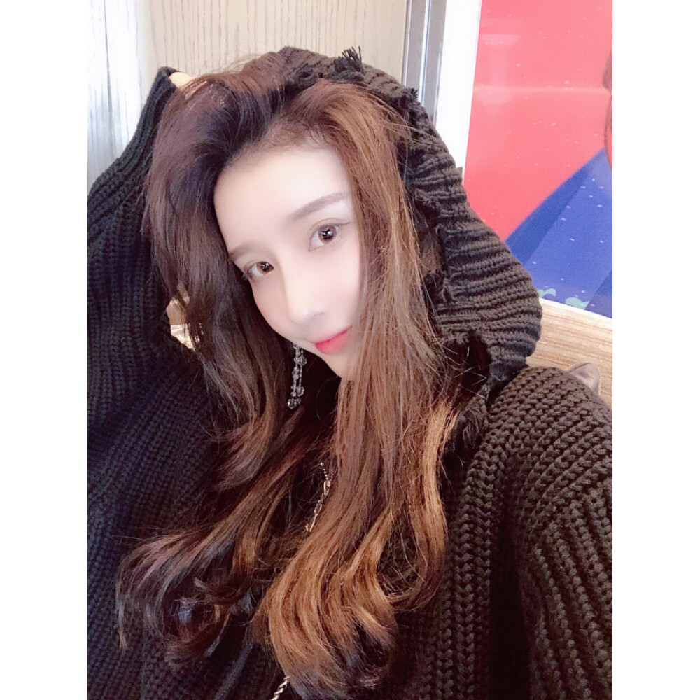 洝大人 女头白边自制头像