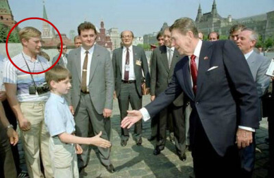 直击普京年轻时给领导提包照片,身材瘦小毫无总统气质 普京,带领