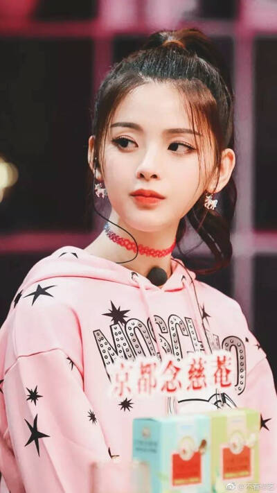 杨超越壁纸